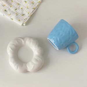 كوب الغيوم مع صحن مجسم 3D