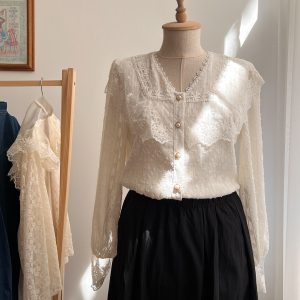 Vintage ruffled lace shirt -  قميص من الشيفون بتصميم انثوي رقيق
