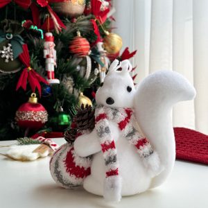 مجسم السنجاب مع وشاح احمر - Cute christmas decoratio